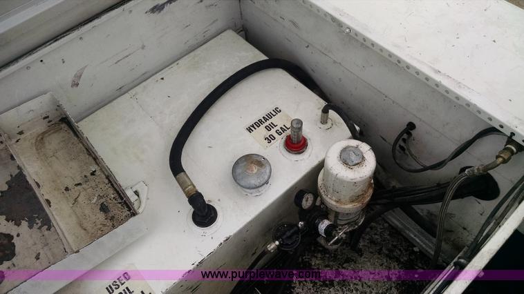 image for item AY9487 2008 Ford F350 Super Duty XL utility truck