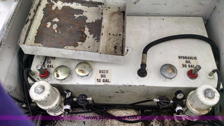 image for item AY9487 2008 Ford F350 Super Duty XL utility truck