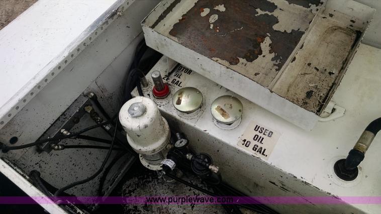 image for item AY9487 2008 Ford F350 Super Duty XL utility truck