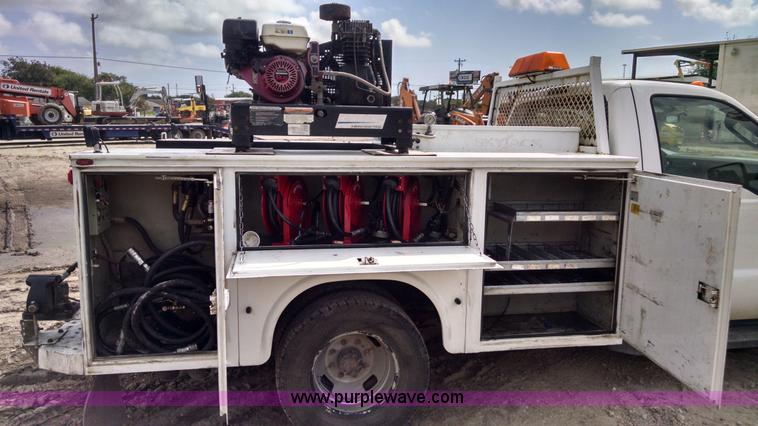 image for item AY9487 2008 Ford F350 Super Duty XL utility truck