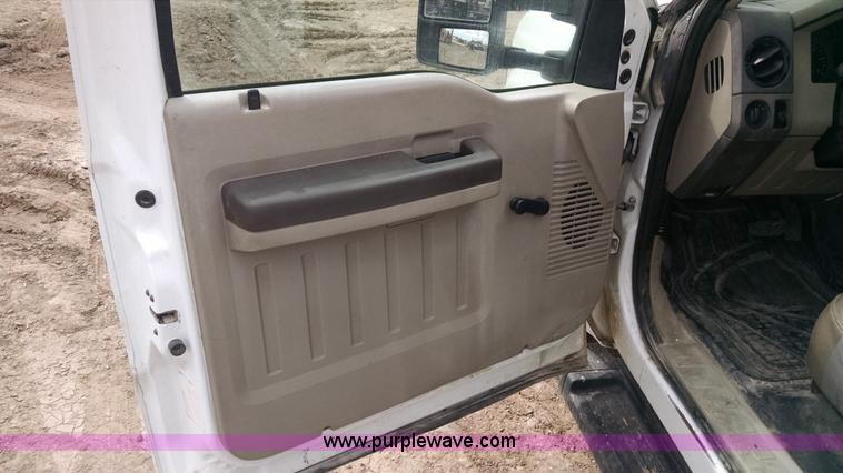 image for item AY9487 2008 Ford F350 Super Duty XL utility truck