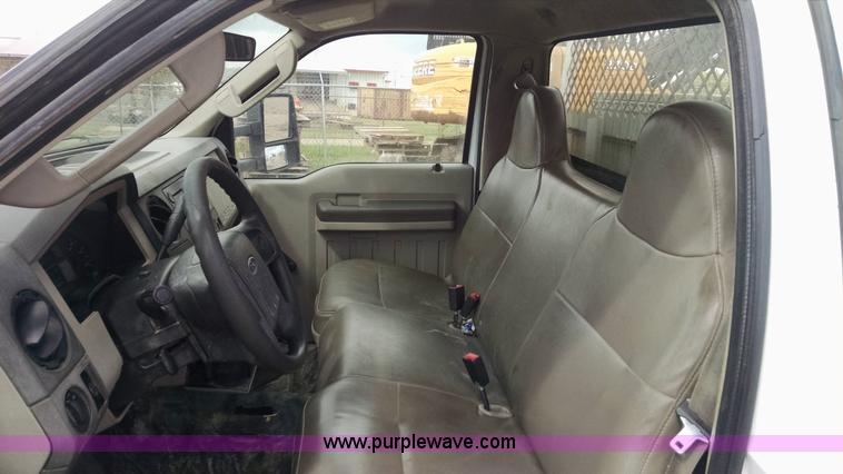 image for item AY9487 2008 Ford F350 Super Duty XL utility truck