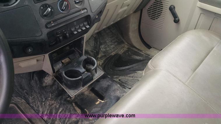 image for item AY9487 2008 Ford F350 Super Duty XL utility truck