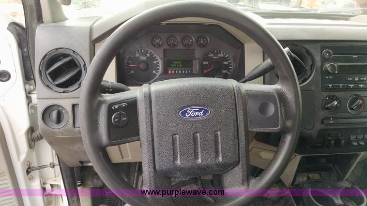 image for item AY9487 2008 Ford F350 Super Duty XL utility truck