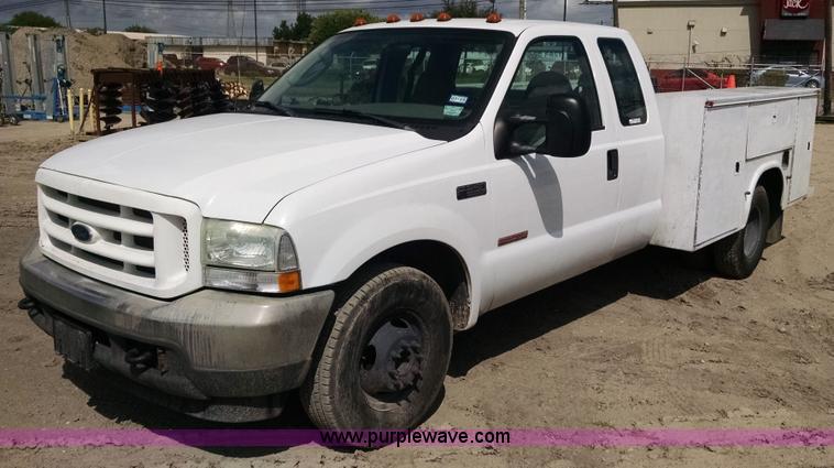 image for item AY9488 2004 Ford F350 Super Duty SuperCab utility truck