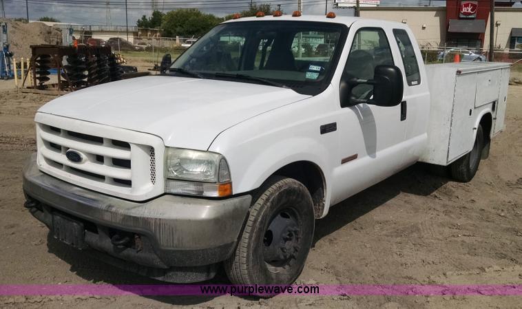 image for item AY9488 2004 Ford F350 Super Duty SuperCab utility truck