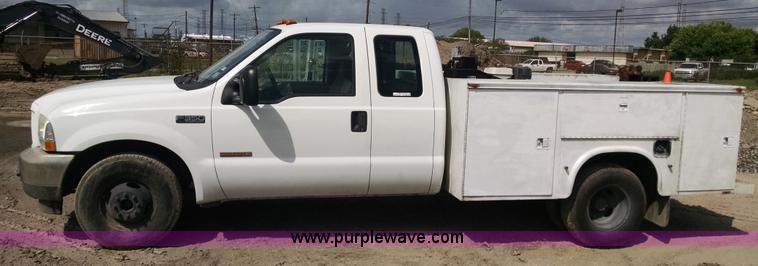 image for item AY9488 2004 Ford F350 Super Duty SuperCab utility truck