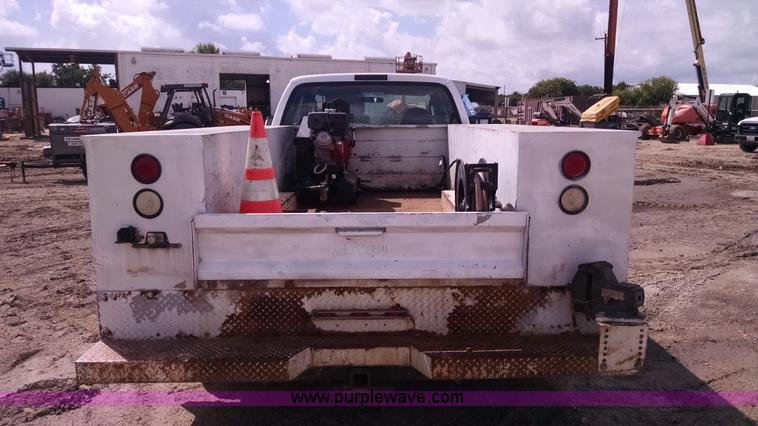 image for item AY9488 2004 Ford F350 Super Duty SuperCab utility truck