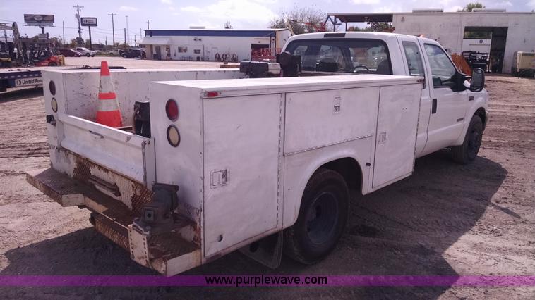 image for item AY9488 2004 Ford F350 Super Duty SuperCab utility truck