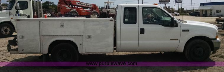 image for item AY9488 2004 Ford F350 Super Duty SuperCab utility truck