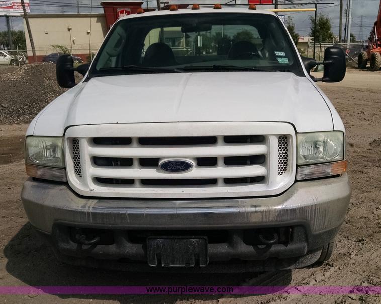 image for item AY9488 2004 Ford F350 Super Duty SuperCab utility truck