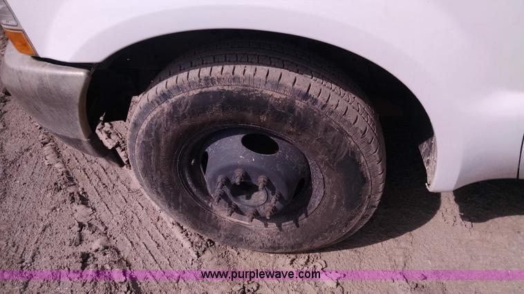 image for item AY9488 2004 Ford F350 Super Duty SuperCab utility truck