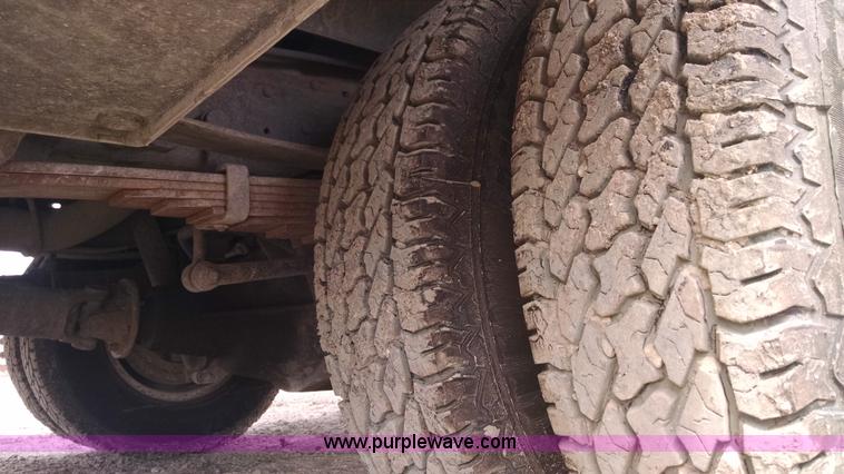 image for item AY9488 2004 Ford F350 Super Duty SuperCab utility truck