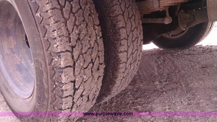 image for item AY9488 2004 Ford F350 Super Duty SuperCab utility truck