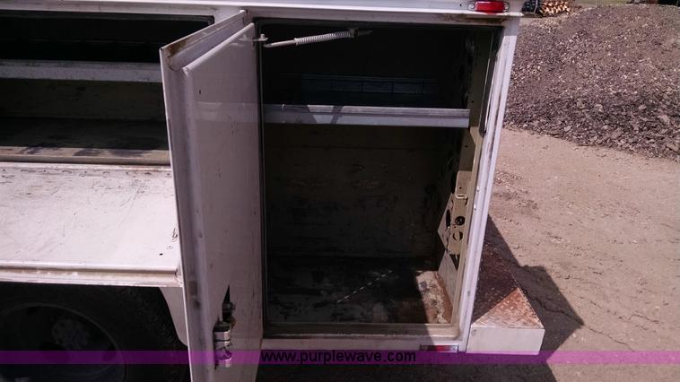 image for item AY9488 2004 Ford F350 Super Duty SuperCab utility truck