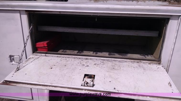 image for item AY9488 2004 Ford F350 Super Duty SuperCab utility truck