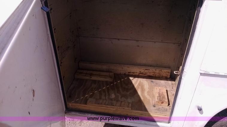 image for item AY9488 2004 Ford F350 Super Duty SuperCab utility truck