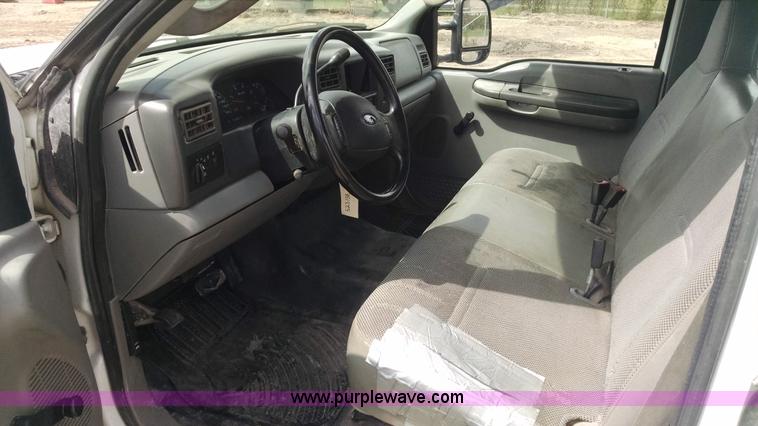 image for item AY9488 2004 Ford F350 Super Duty SuperCab utility truck