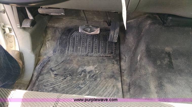 image for item AY9488 2004 Ford F350 Super Duty SuperCab utility truck