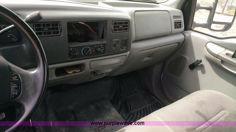 image for item AY9488 2004 Ford F350 Super Duty SuperCab utility truck