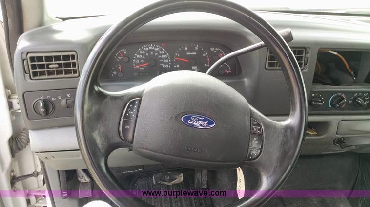 image for item AY9488 2004 Ford F350 Super Duty SuperCab utility truck