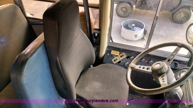 image for item AY9489 1998 Thomas Built school bus