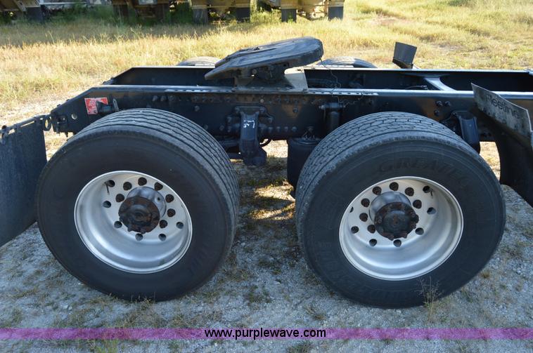 image for item AY9493 2010 Volvo VNL64T semi truck