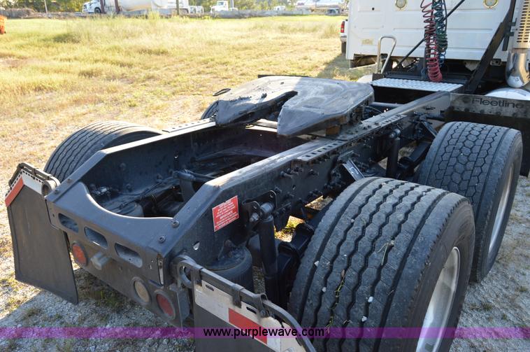 image for item AY9493 2010 Volvo VNL64T semi truck