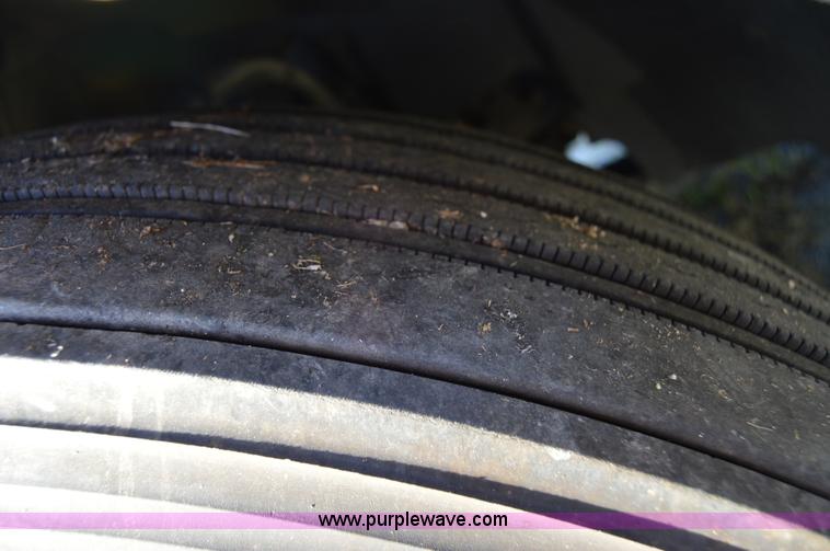 image for item AY9493 2010 Volvo VNL64T semi truck