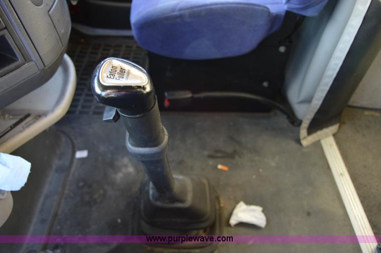 image for item AY9493 2010 Volvo VNL64T semi truck