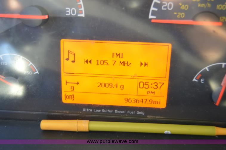 image for item AY9493 2010 Volvo VNL64T semi truck