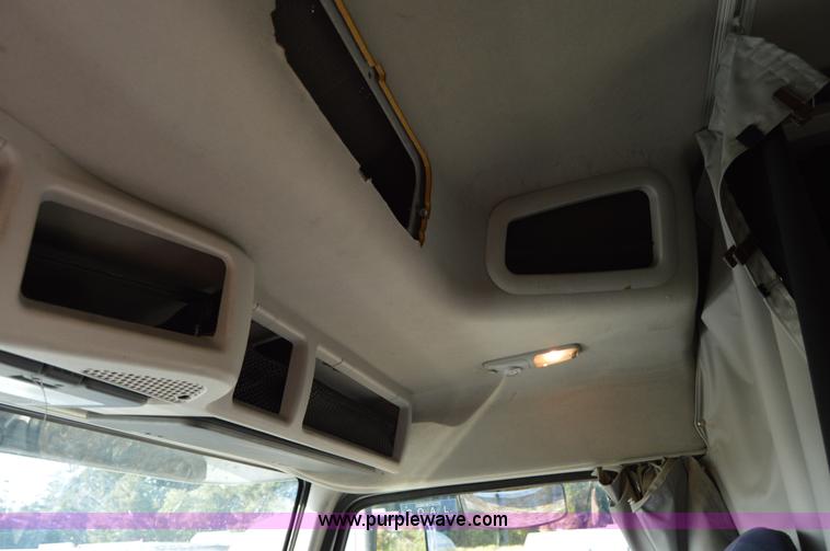 image for item AY9493 2010 Volvo VNL64T semi truck