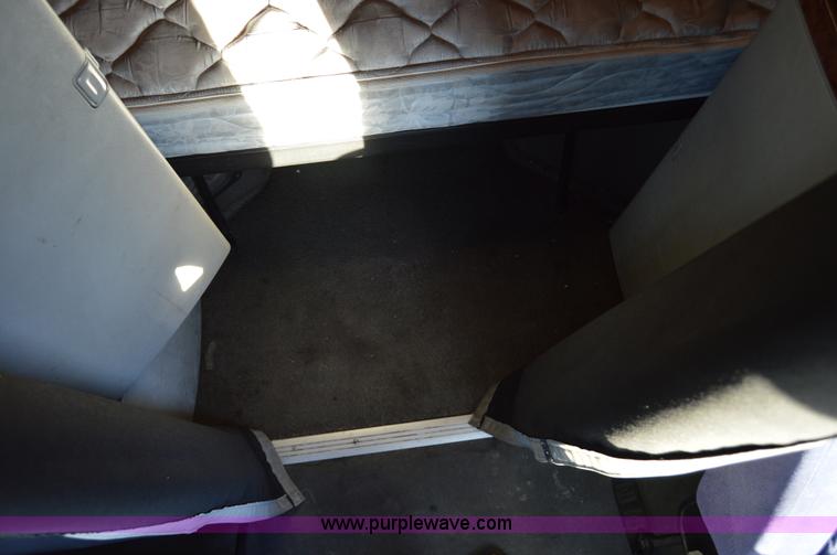 image for item AY9493 2010 Volvo VNL64T semi truck