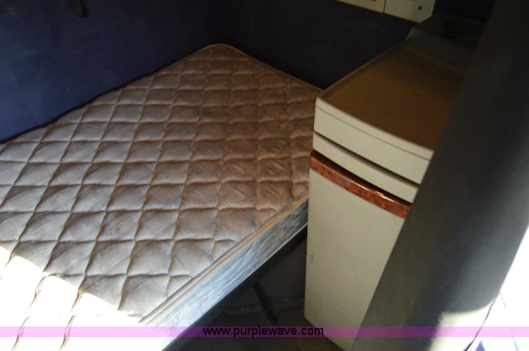 image for item AY9493 2010 Volvo VNL64T semi truck