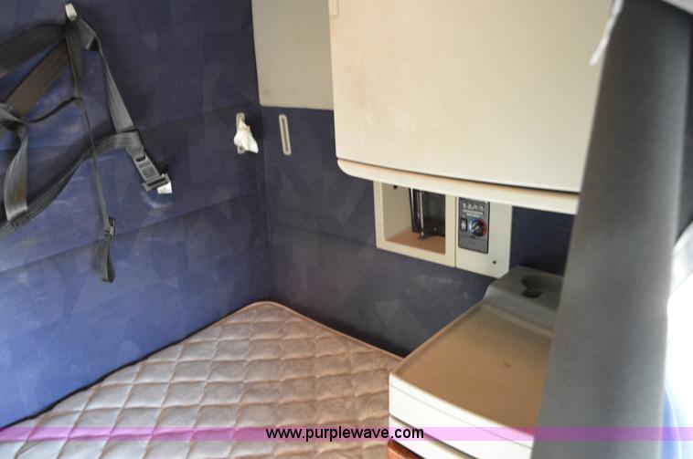 image for item AY9493 2010 Volvo VNL64T semi truck