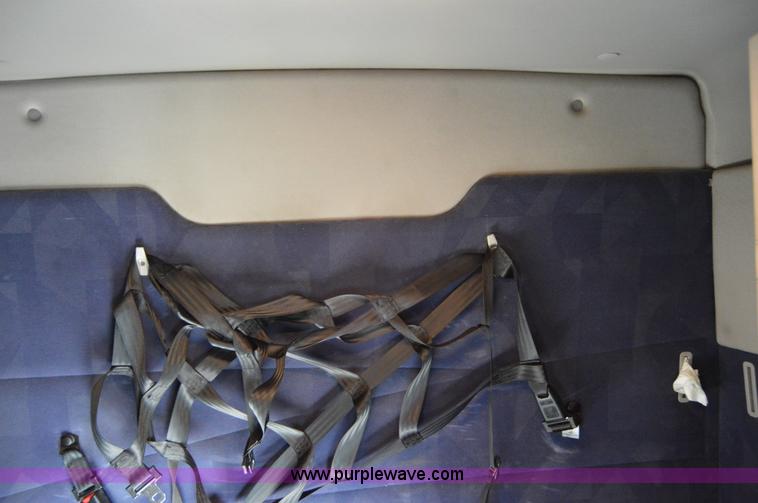 image for item AY9493 2010 Volvo VNL64T semi truck