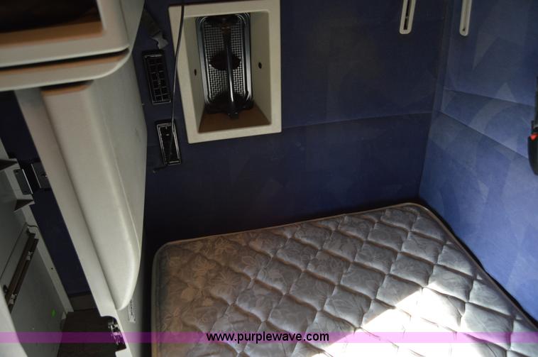 image for item AY9493 2010 Volvo VNL64T semi truck