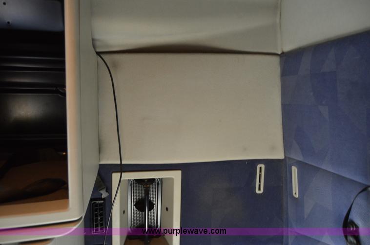 image for item AY9493 2010 Volvo VNL64T semi truck