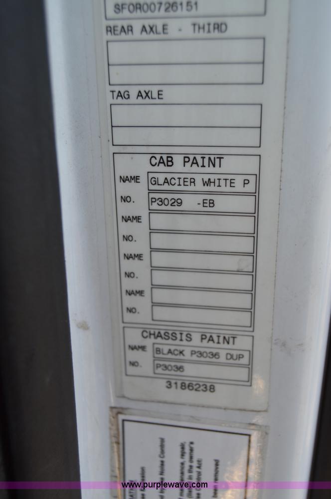 image for item AY9493 2010 Volvo VNL64T semi truck