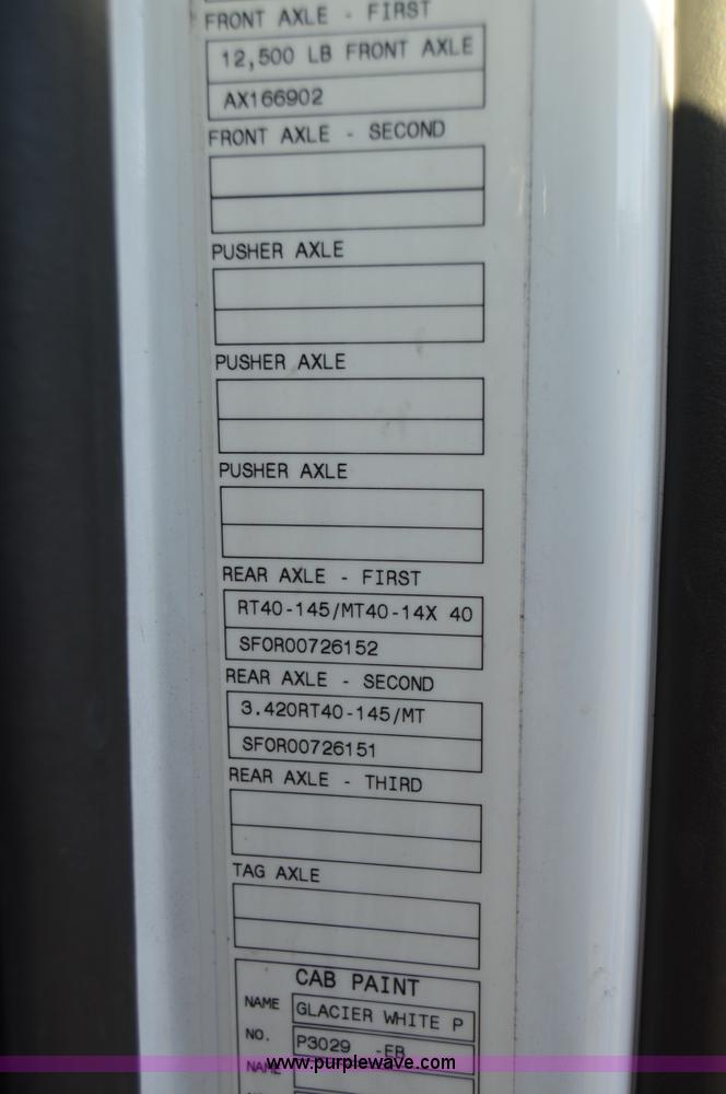 image for item AY9493 2010 Volvo VNL64T semi truck