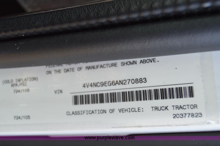 image for item AY9493 2010 Volvo VNL64T semi truck