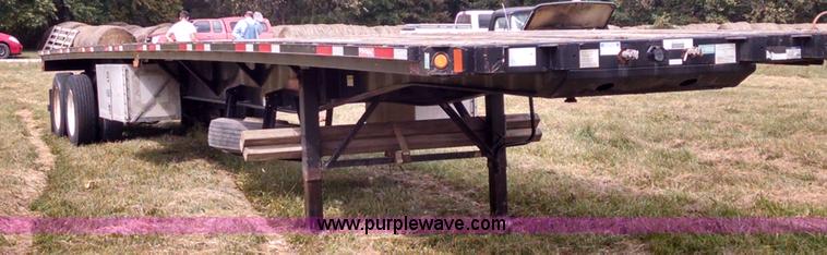 image for item AY9497 2007 Fontaine flatbed trailer