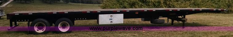 image for item AY9497 2007 Fontaine flatbed trailer