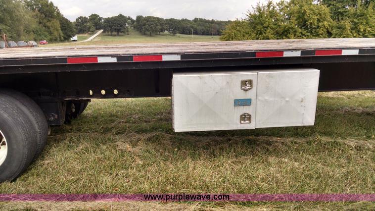 image for item AY9497 2007 Fontaine flatbed trailer