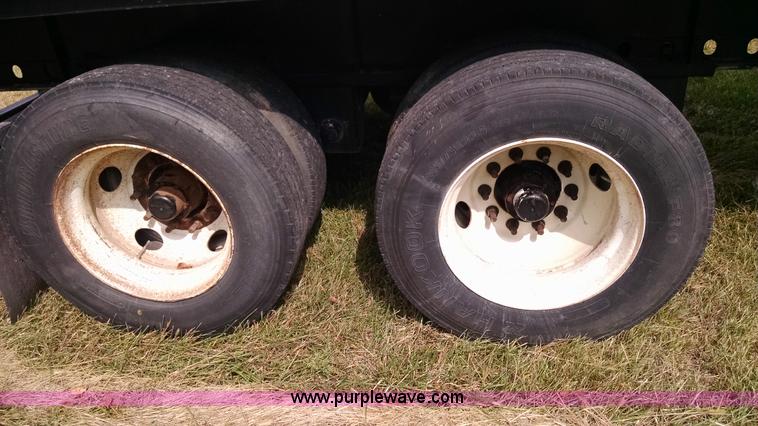 image for item AY9497 2007 Fontaine flatbed trailer