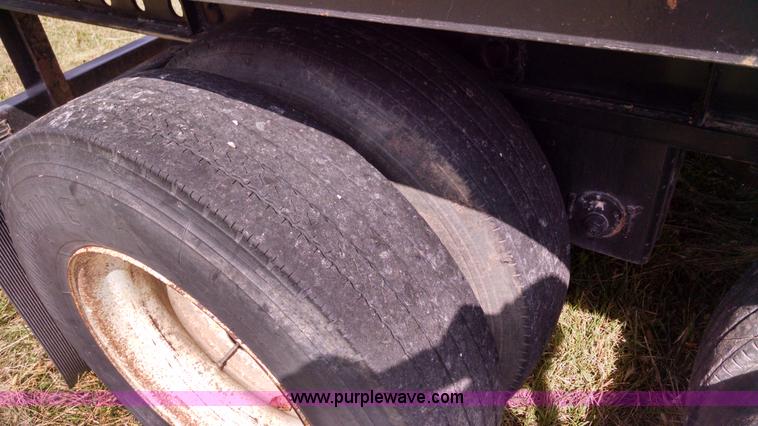 image for item AY9497 2007 Fontaine flatbed trailer