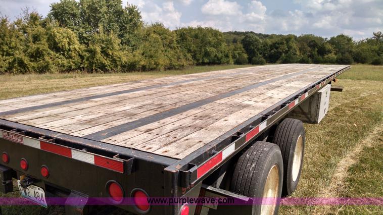 image for item AY9497 2007 Fontaine flatbed trailer