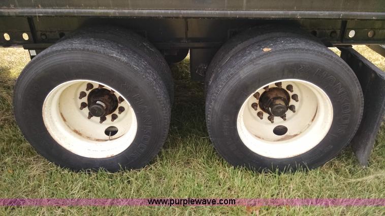 image for item AY9497 2007 Fontaine flatbed trailer