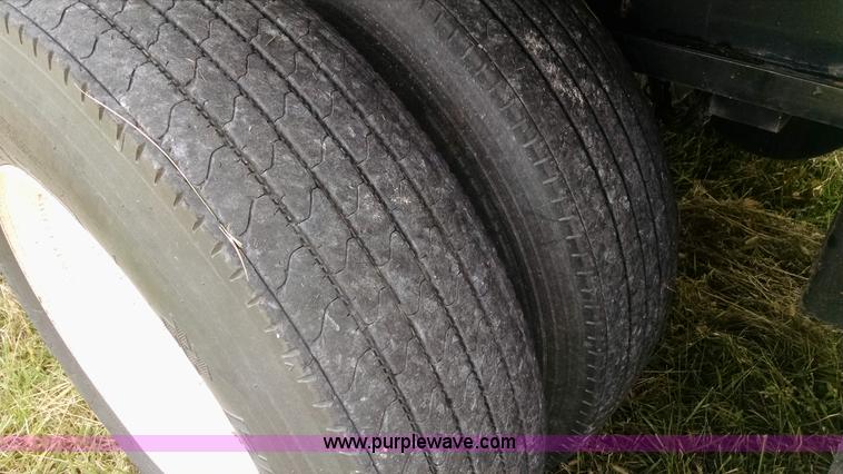 image for item AY9497 2007 Fontaine flatbed trailer