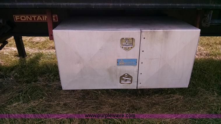 image for item AY9497 2007 Fontaine flatbed trailer